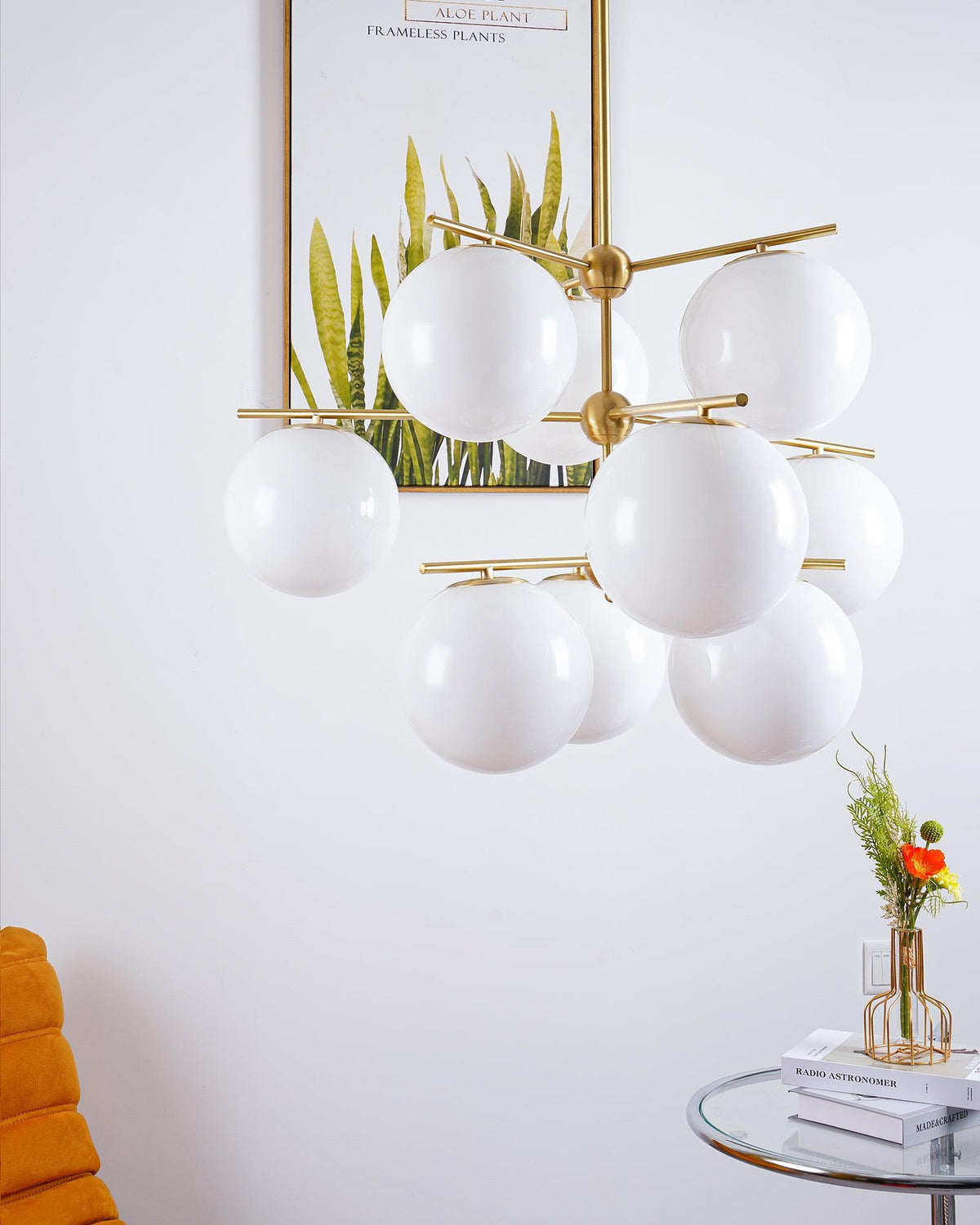Casoella lámpara de araña esfera y tallo moderna dorada LED
