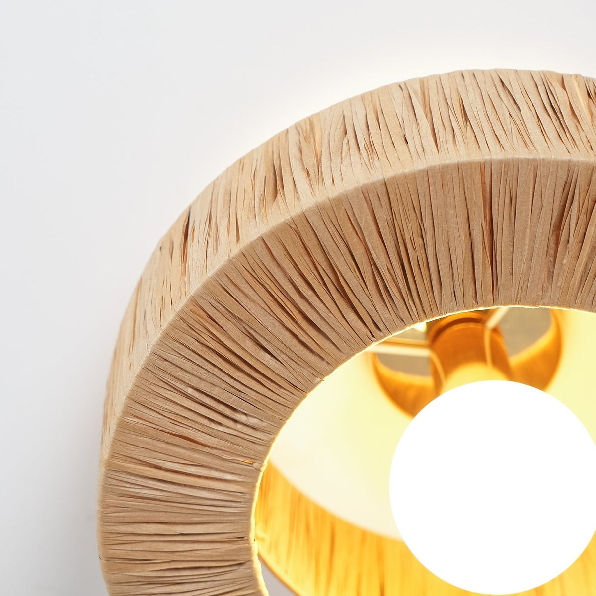 Ilthean lámpara de techo con paja natural artísticamente diseñada