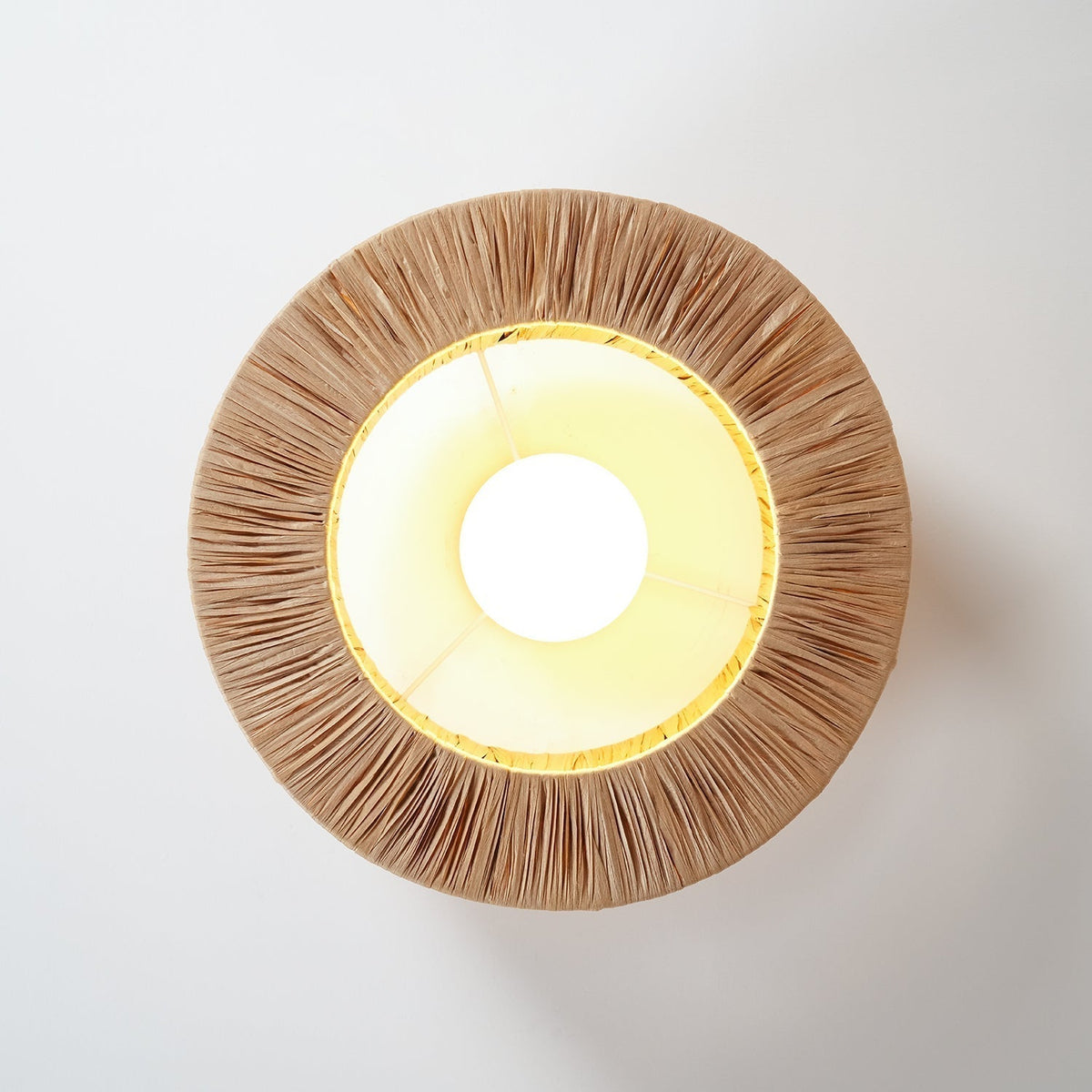 Ilthean lámpara de techo con paja natural artísticamente diseñada