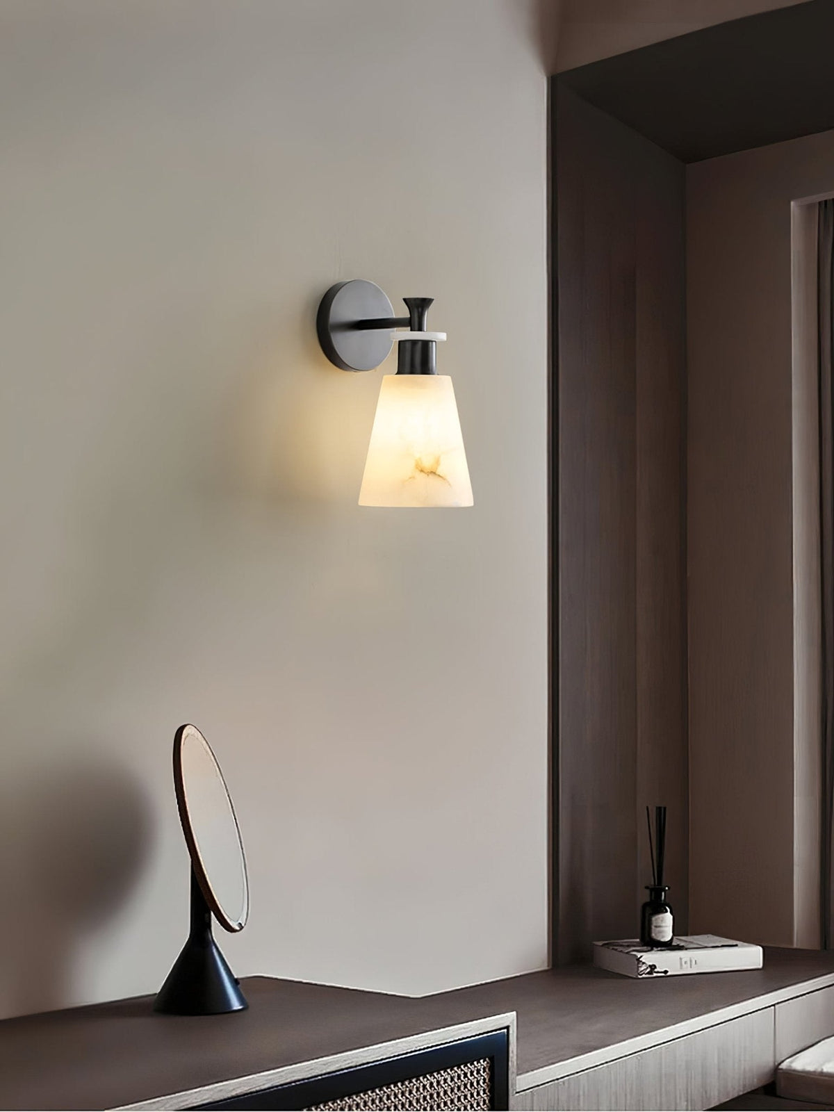 Tapered aplique de pared alabastro