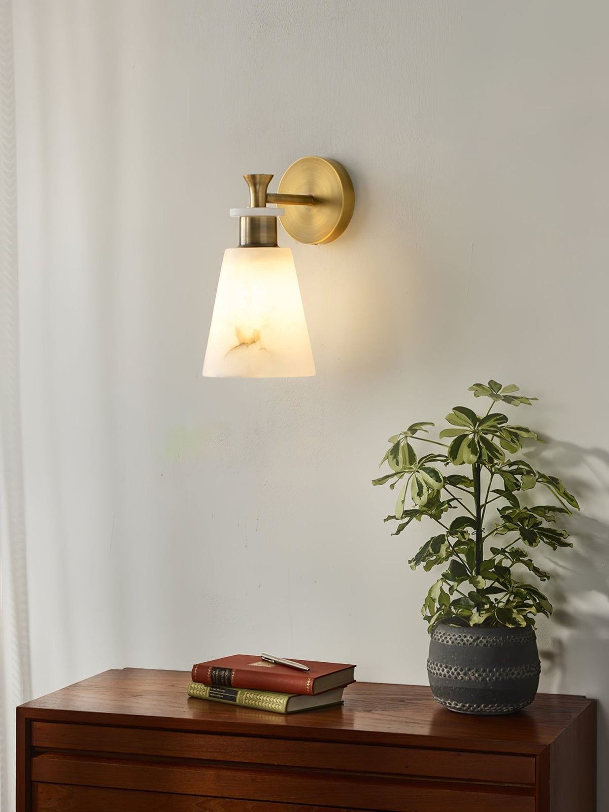 Tapered aplique de pared alabastro