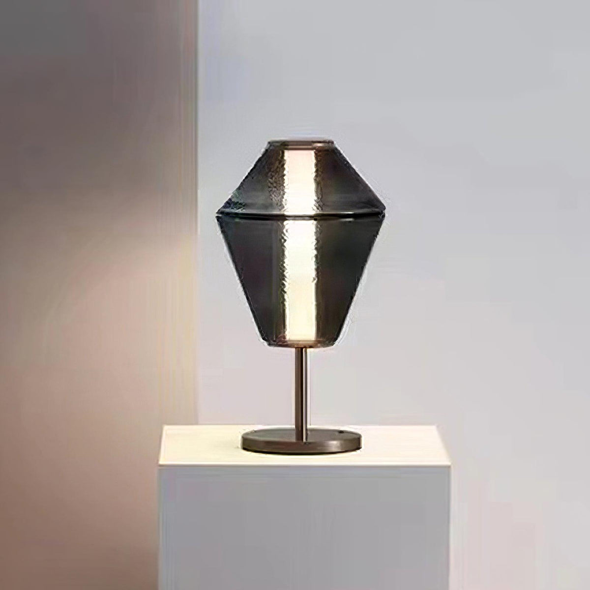 Noraiella lámpara de mesa moderna
