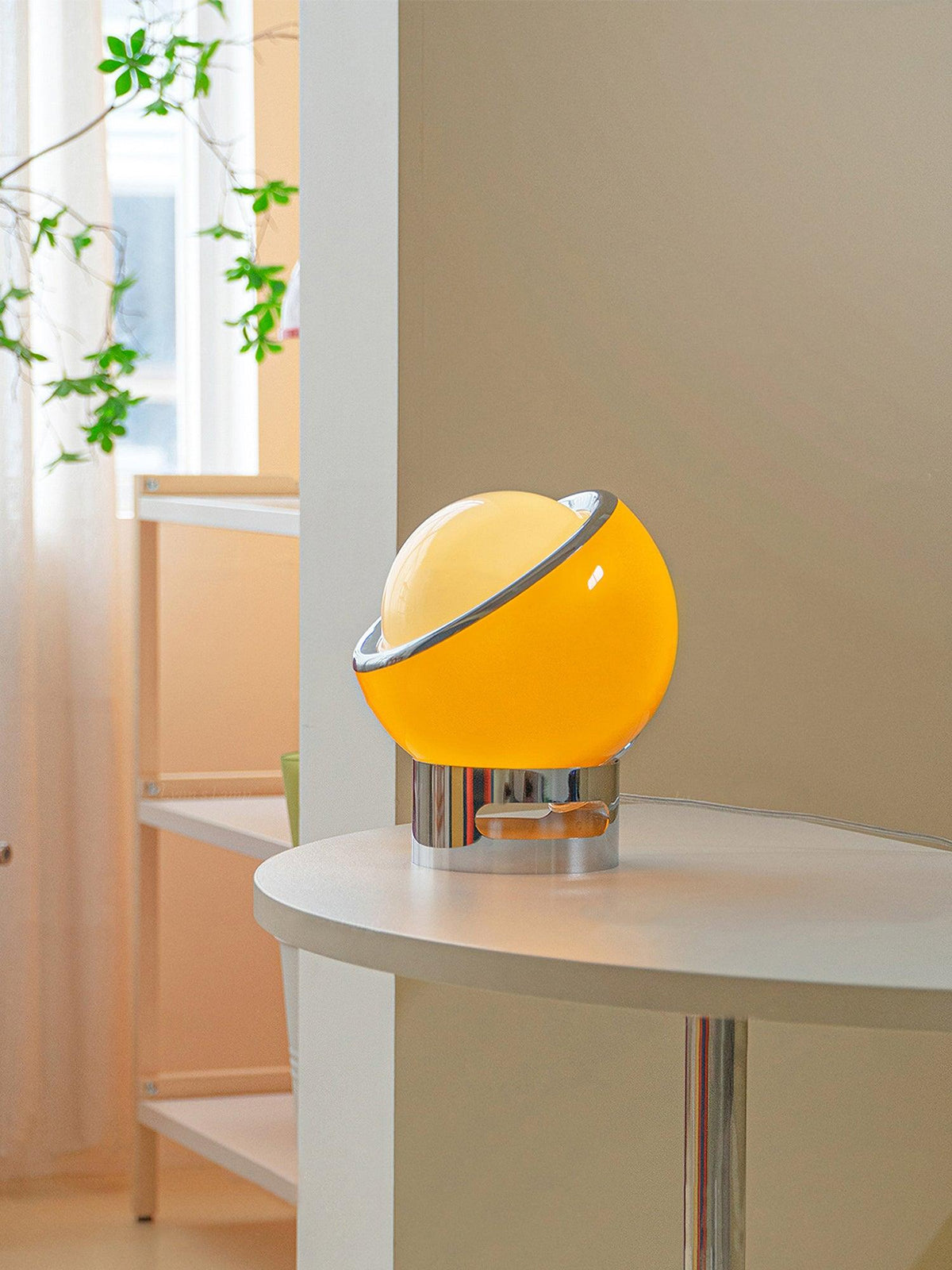 Halonce lámpara de mesa futurista de acero