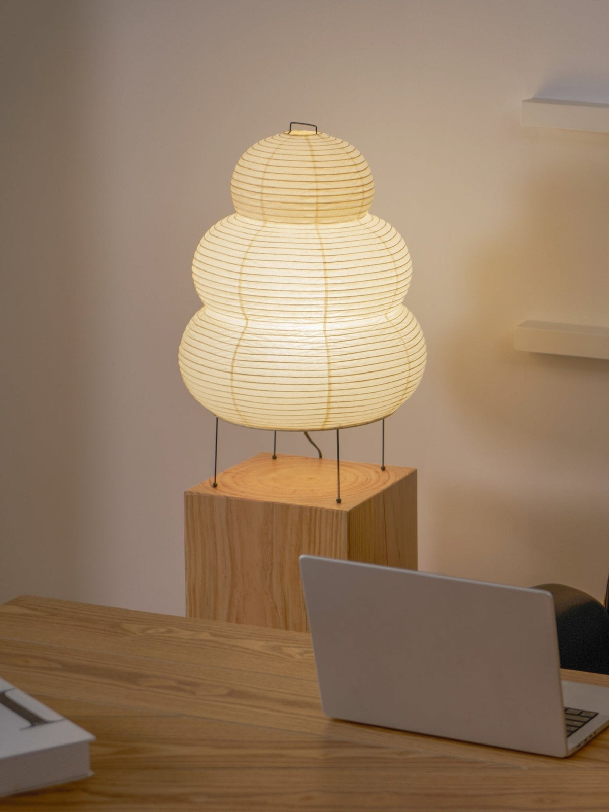 Tranquilux lámpara de mesa de papel inspirada en Japón