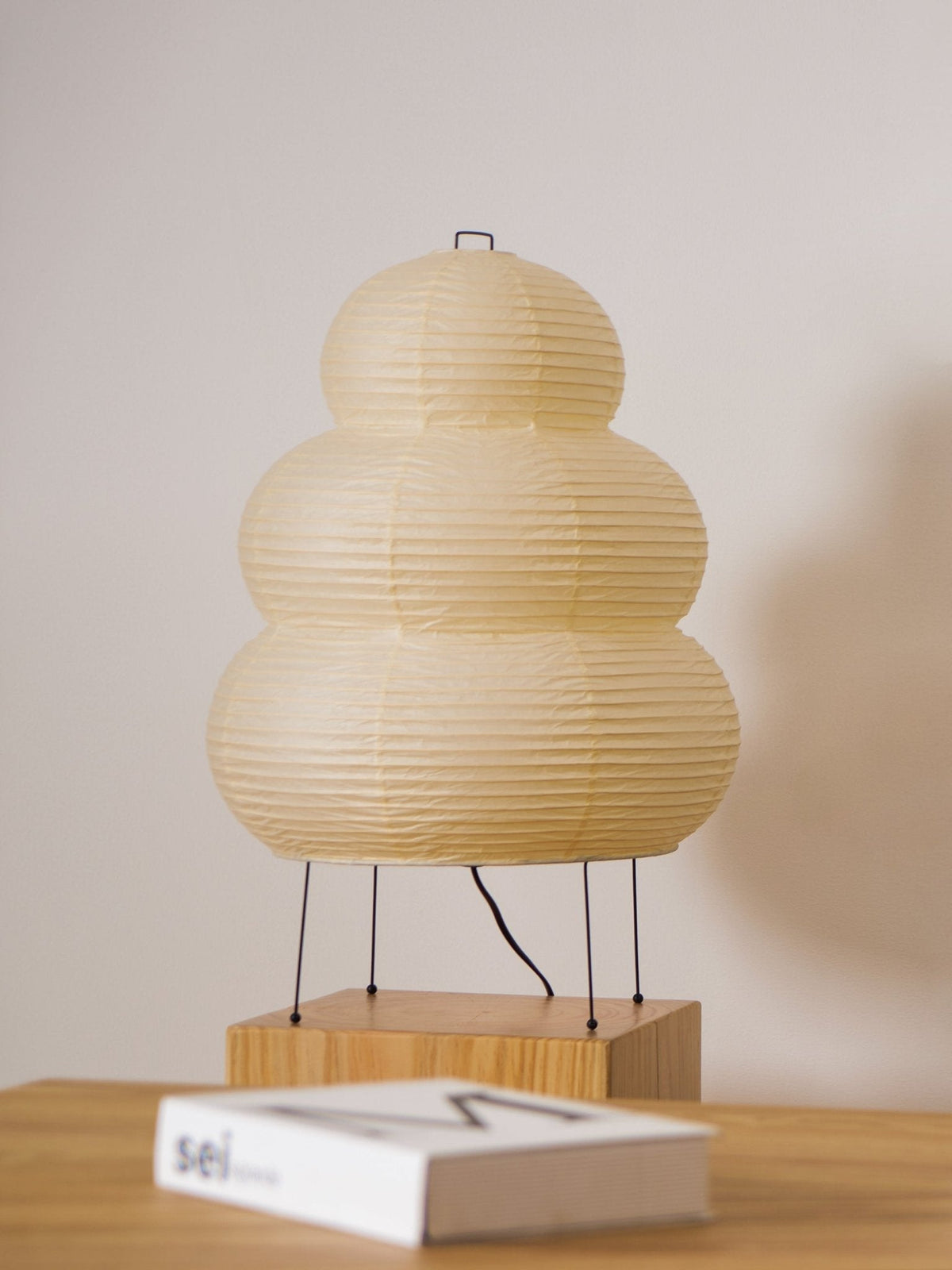 Tranquilux lámpara de mesa de papel inspirada en Japón