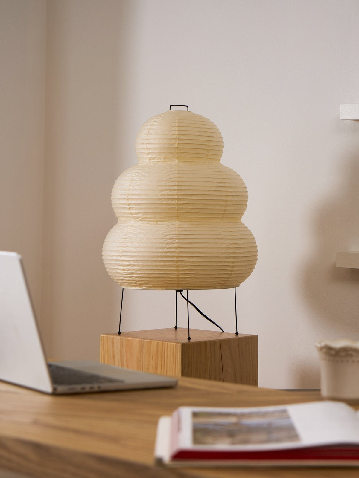 Tranquilux lámpara de mesa de papel inspirada en Japón