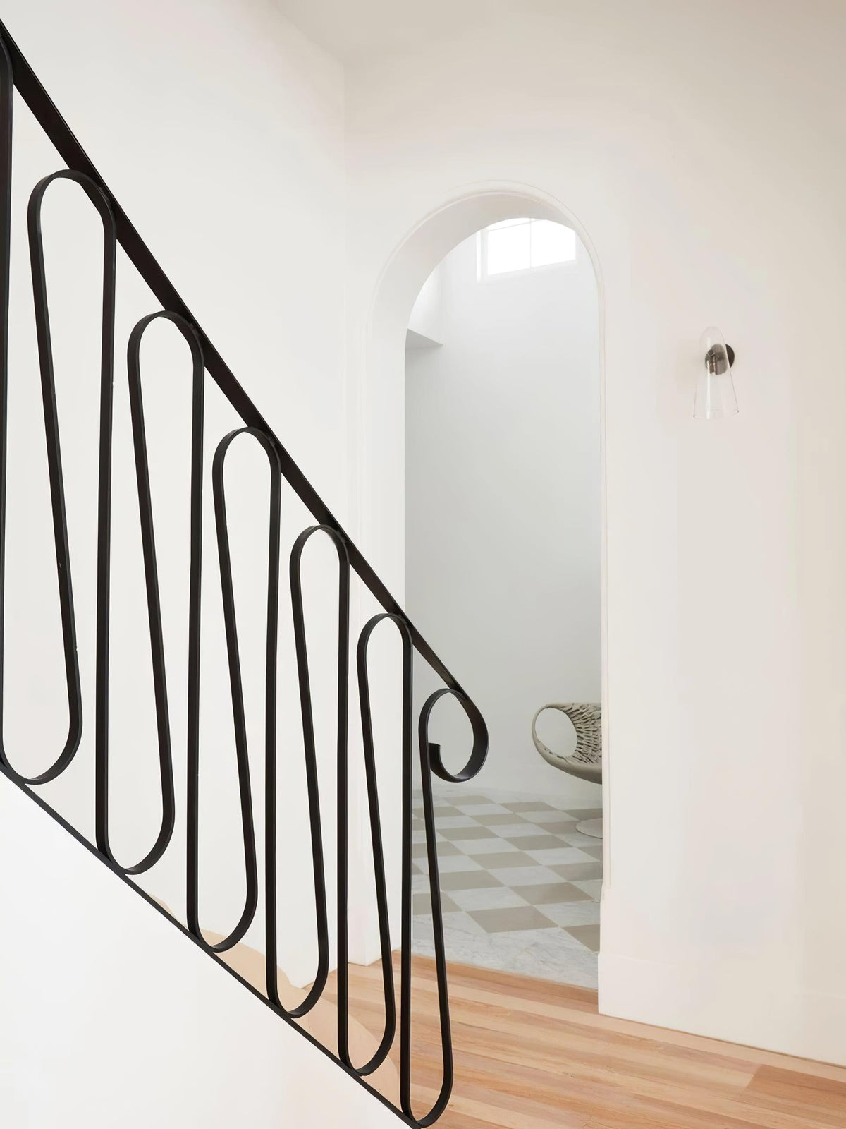 Velivira aplique de pared con pantalla cónica de vidrio