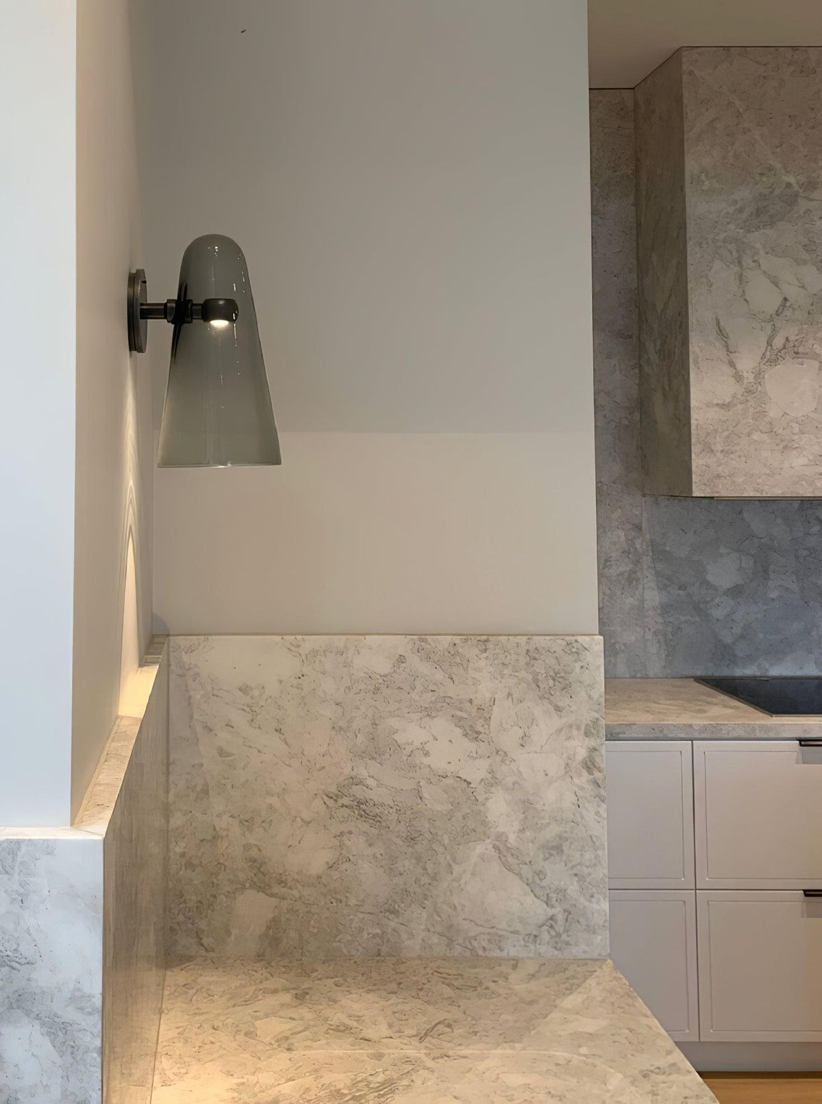Velivira aplique de pared con pantalla cónica de vidrio