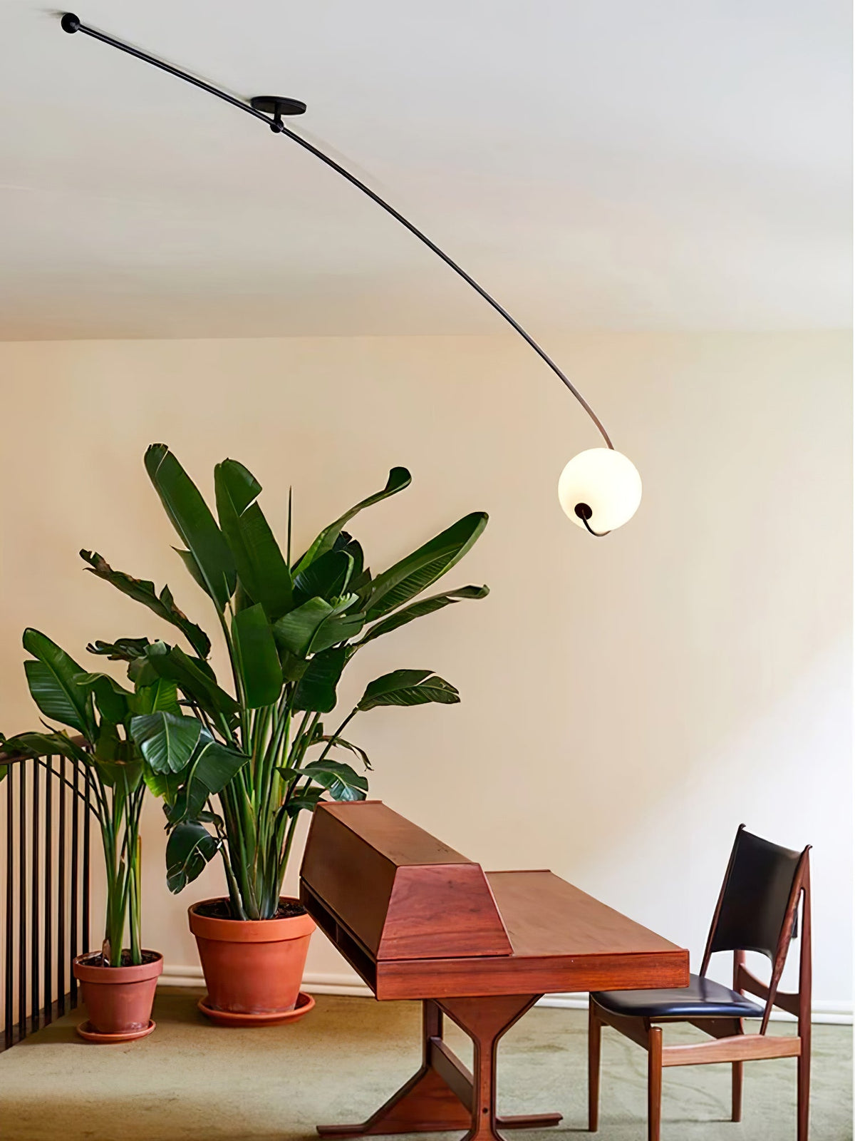 Elsoris lámpara de techo moderna y minimalista con curva en vidrio
