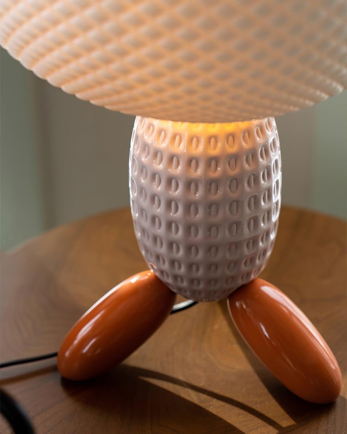 Eirarielle lámpara de mesa moderna de vidrio