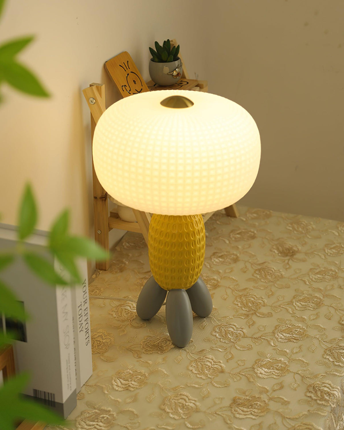 Eirarielle lámpara de mesa moderna de vidrio