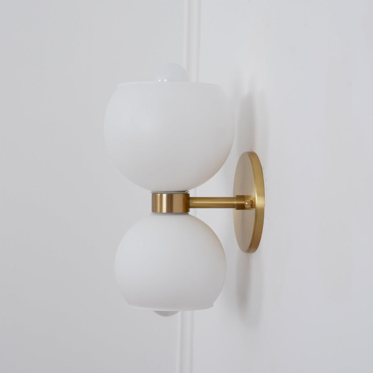 Umarion aplique de pared redondo con vidrio perla