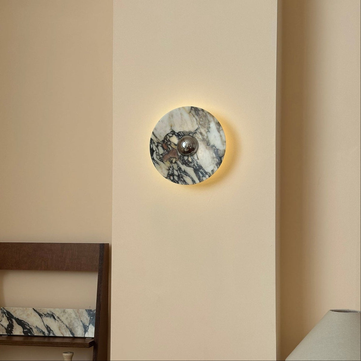 Zeno Redondo Cromo Mármol Pared Aplique