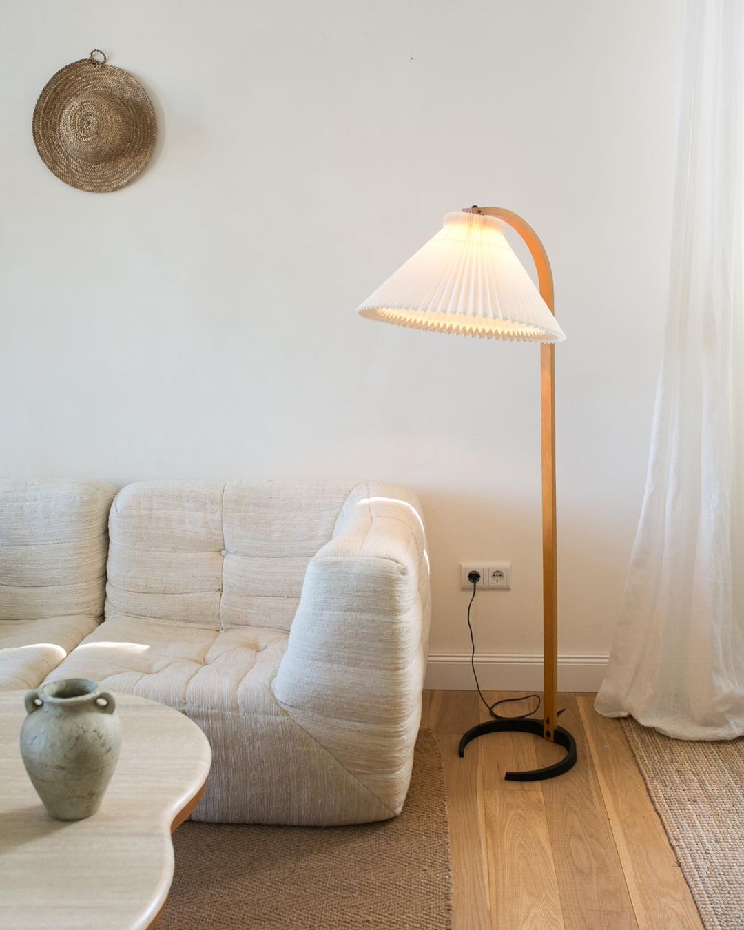 Viaro lámpara de pie de madera