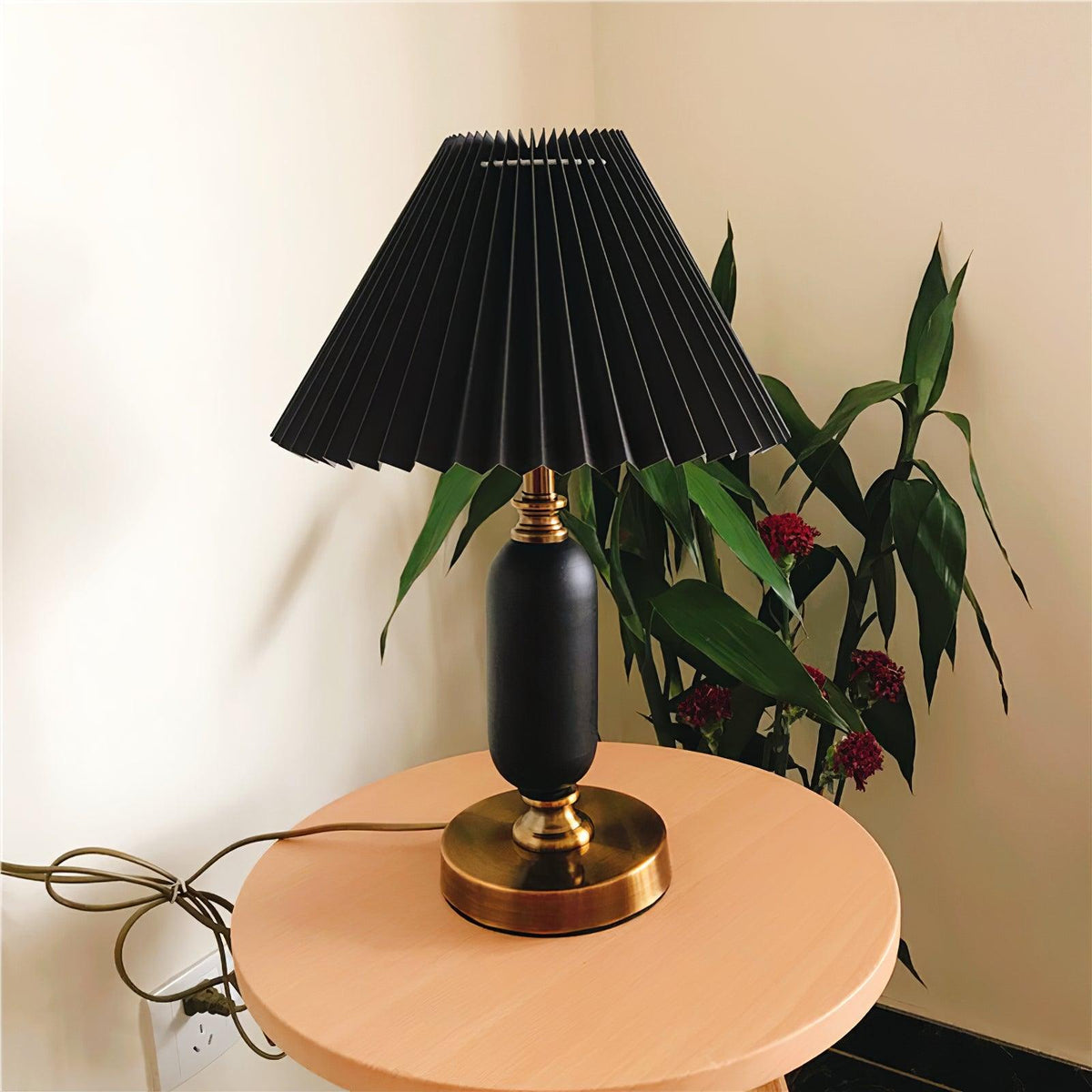 Aurmarila lámpara de mesa de tejido