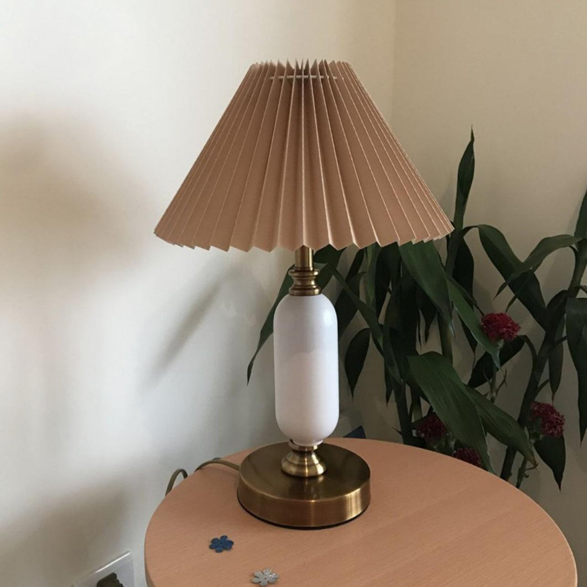 Aurmarila lámpara de mesa de tejido