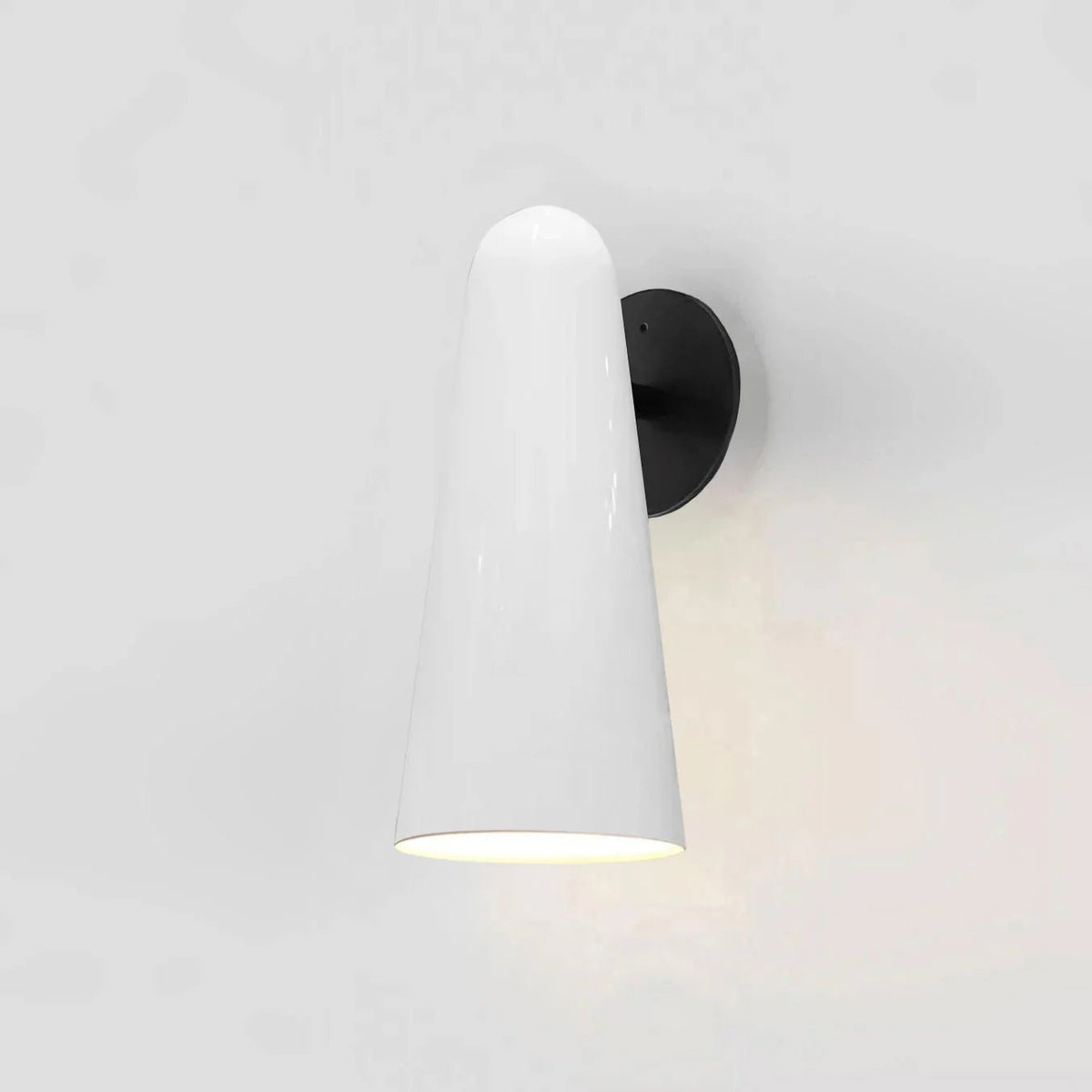 Lioririella aplique de pared con pantalla de vidrio cónico