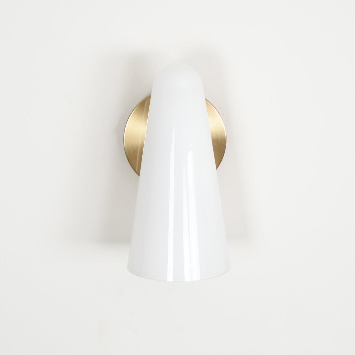 Velivira aplique de pared con pantalla cónica de vidrio