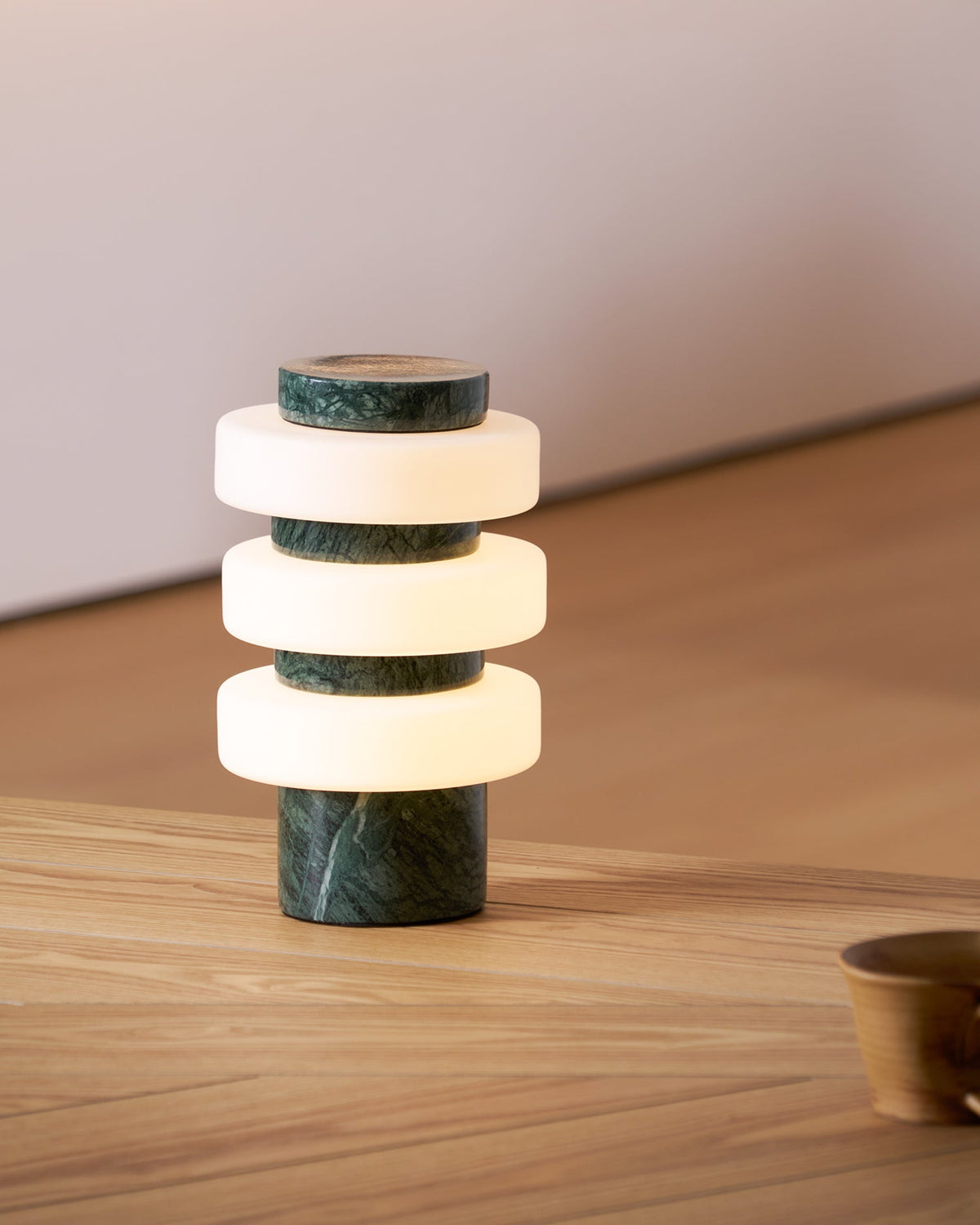 Orelinise lámpara de mesa