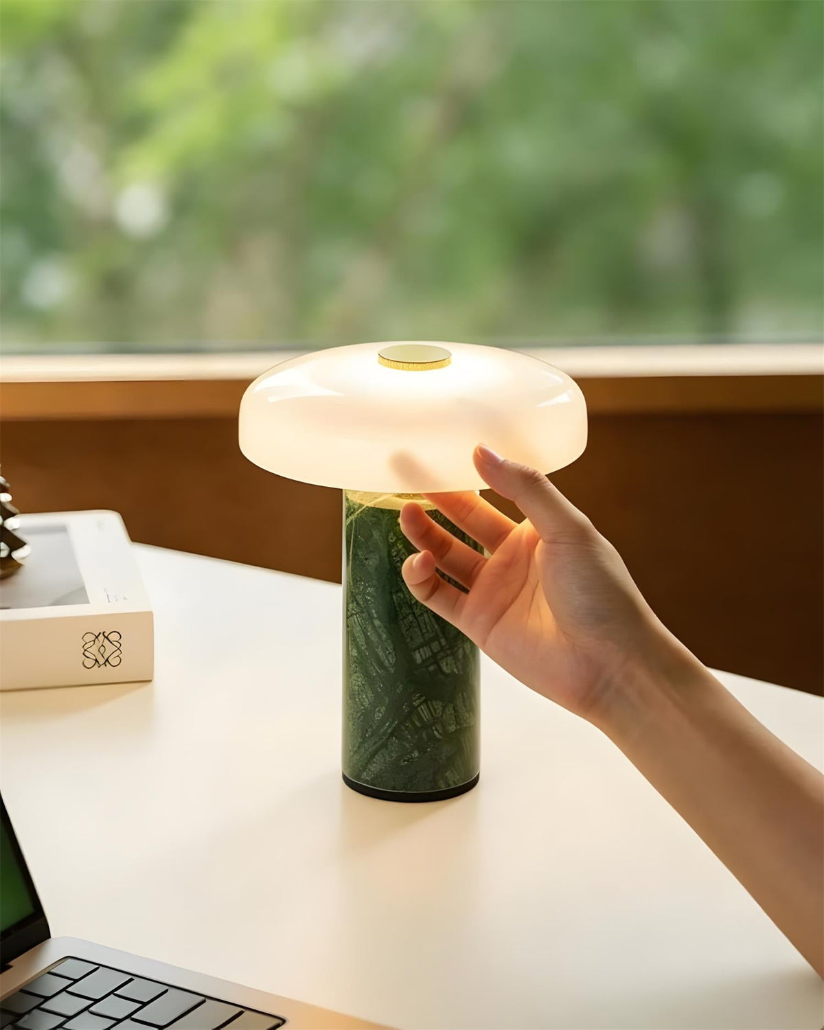 Lámpara de mesa Casterstone