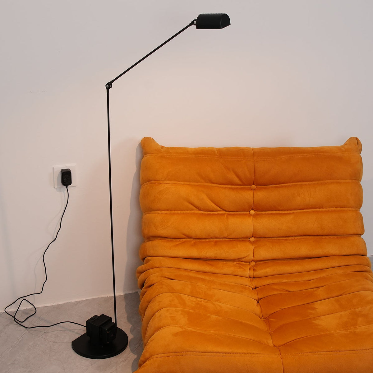 Nerilux lámpara de pie regulable
