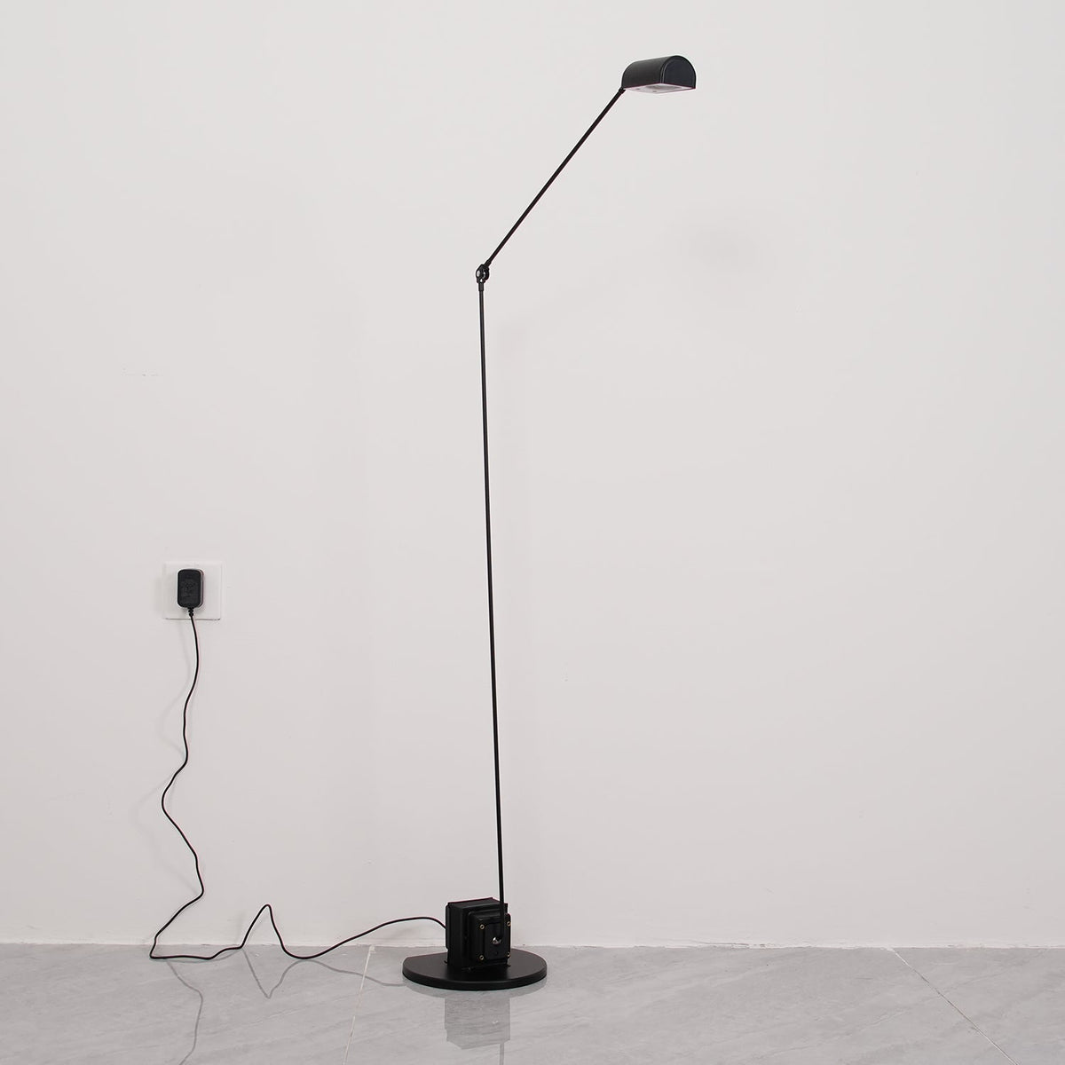 Nerilux lámpara de pie regulable