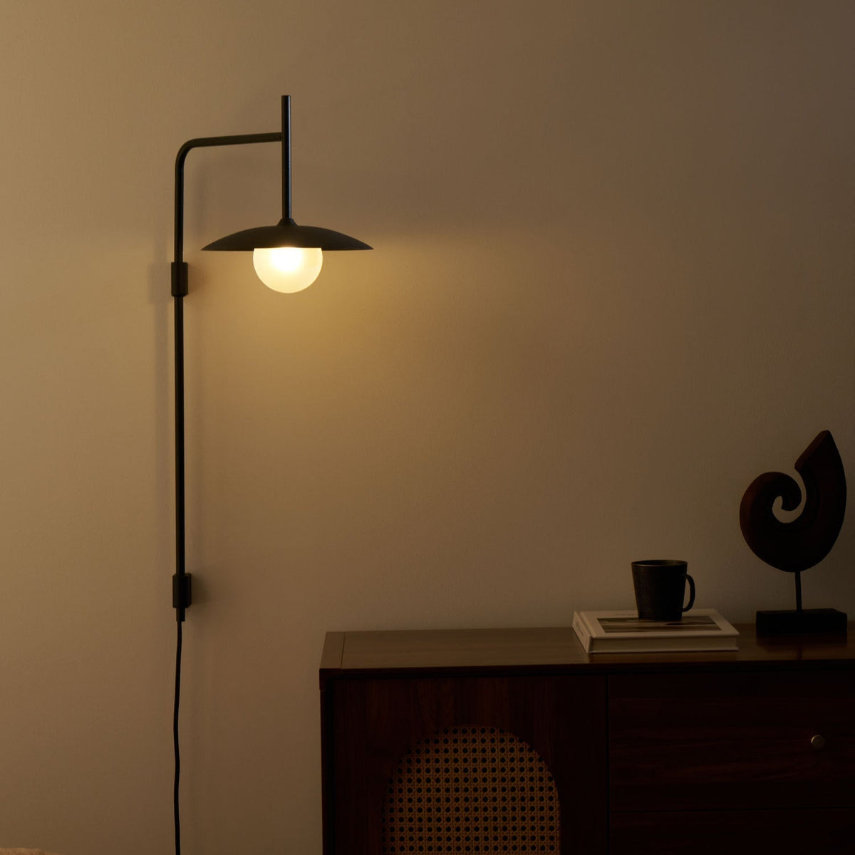 Paxon aplique de pared Swing Arm con vidrio enchufable