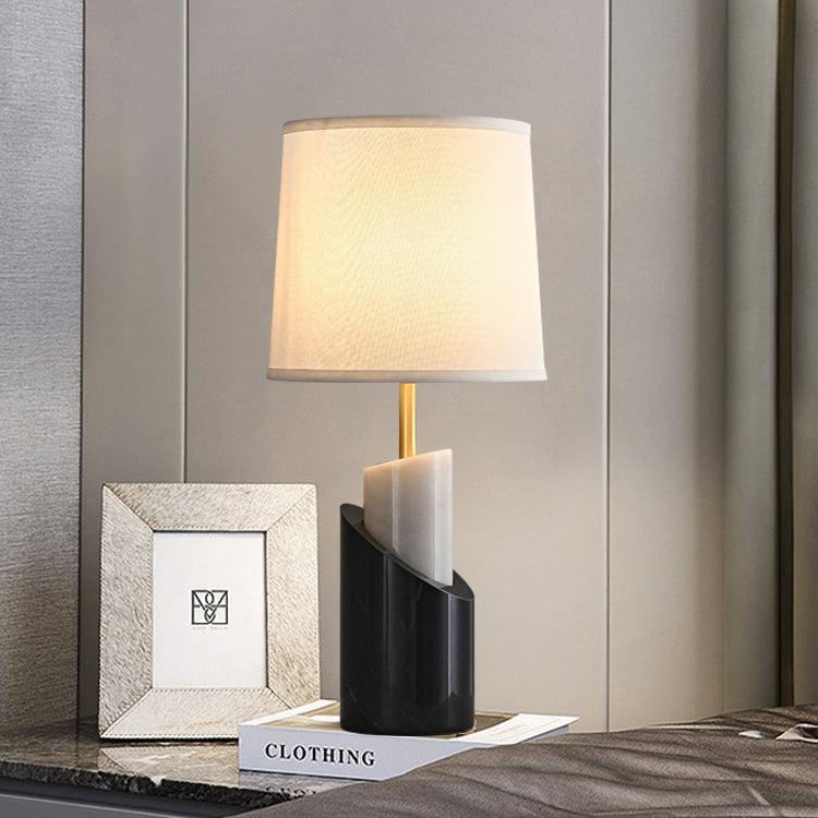Crest lámpara de mesa de latón