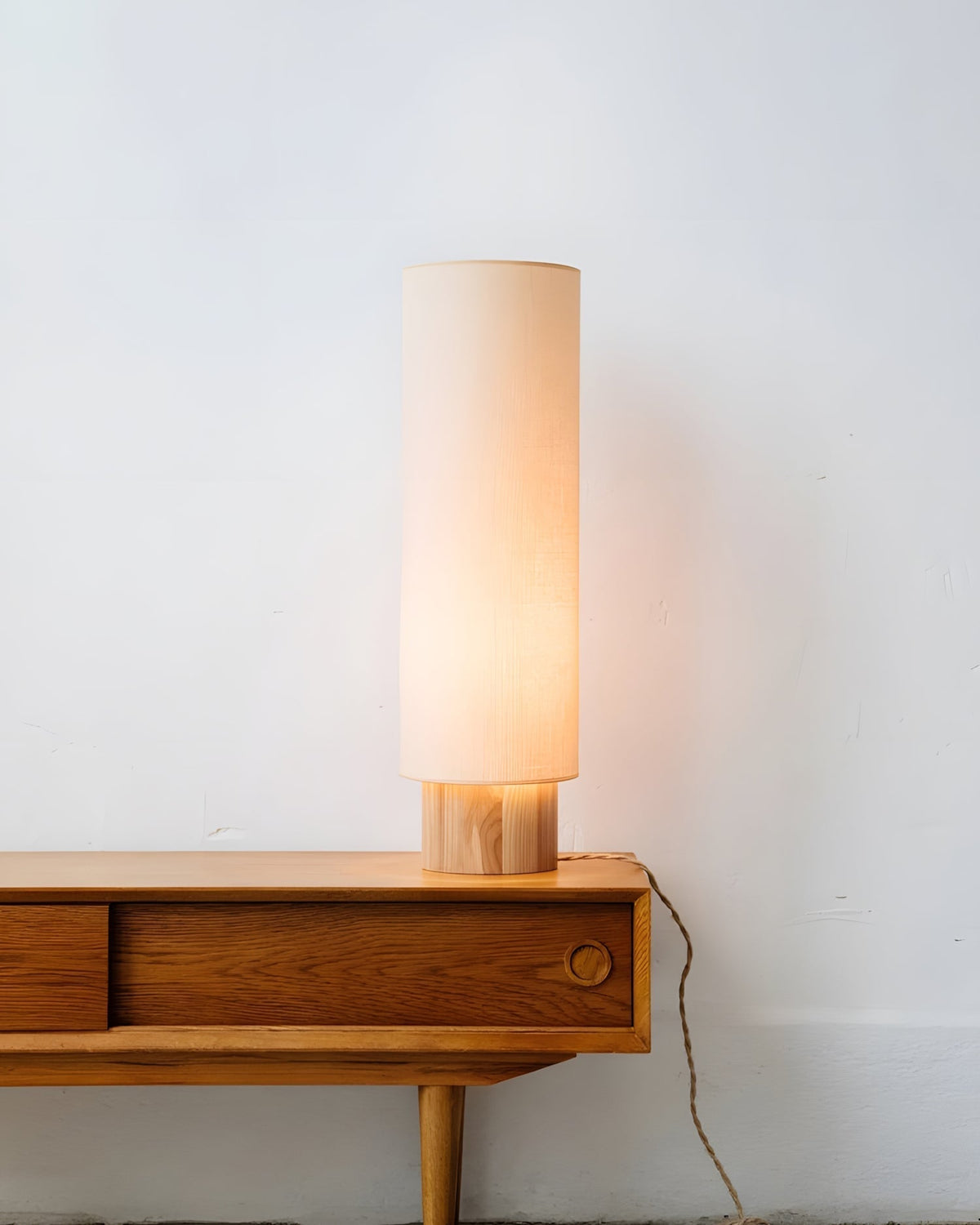 Alderielle lámpara de mesa de madera nogal