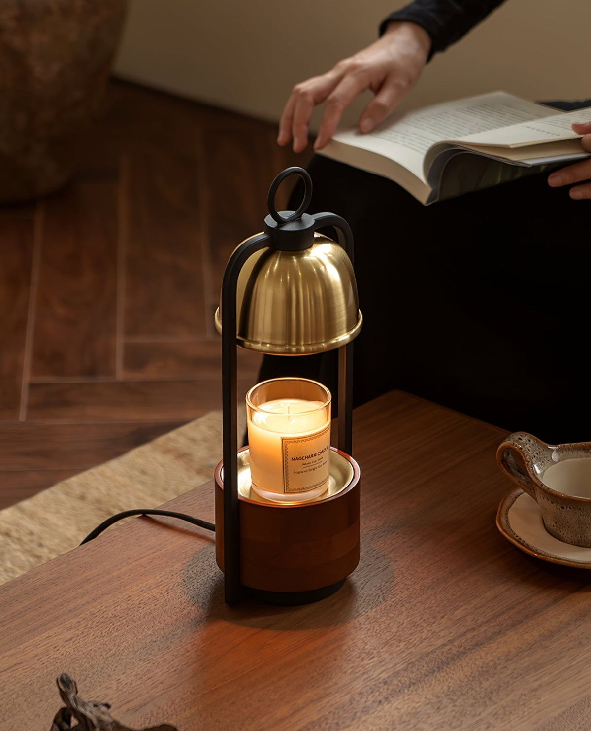 Rosa lámpara de mesa moderna de madera de nogal