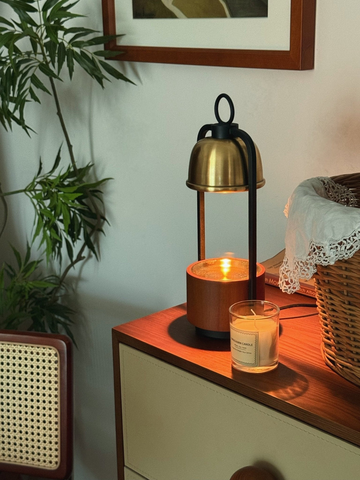Rosa lámpara de mesa moderna de madera de nogal