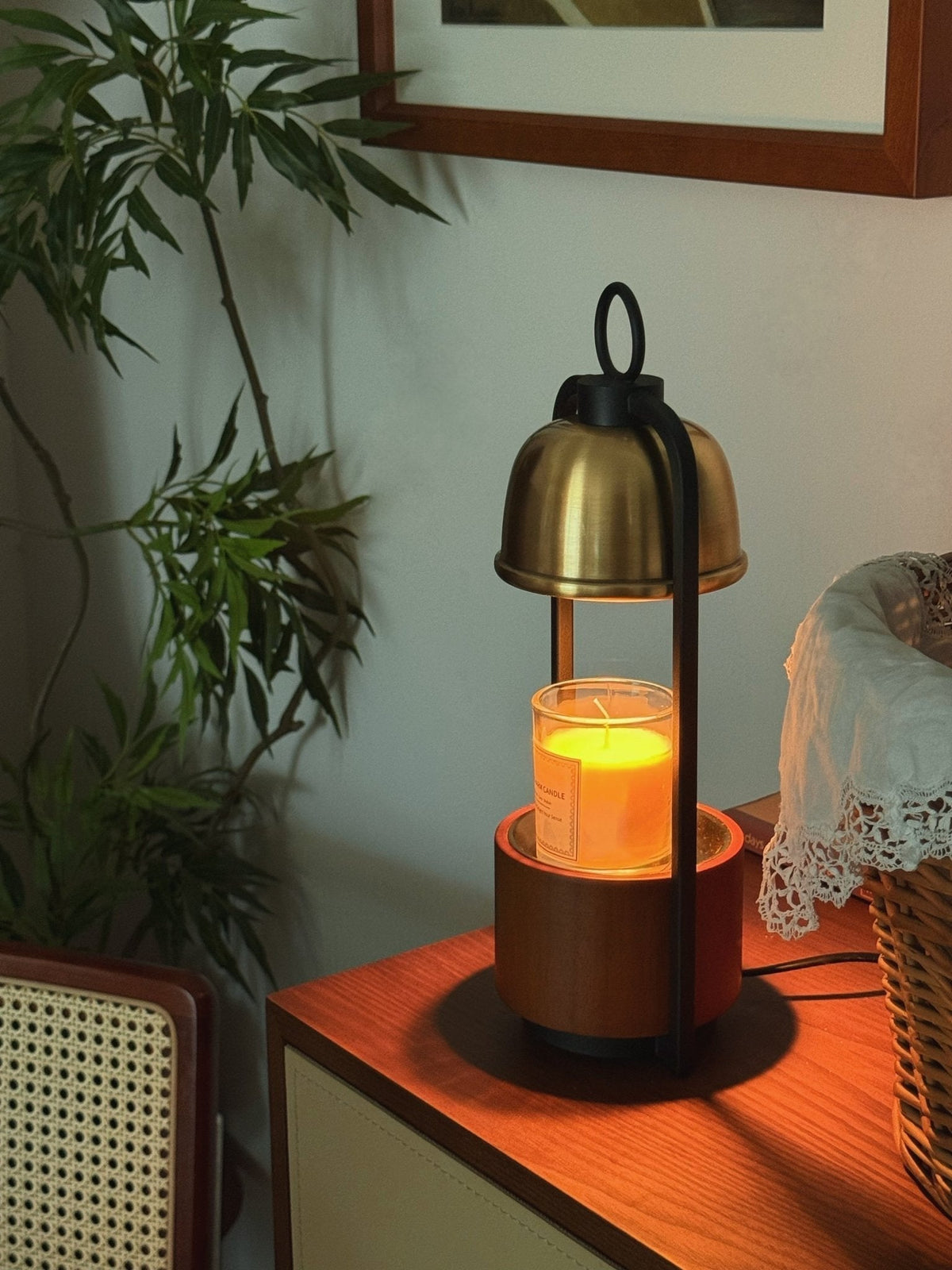Rosa lámpara de mesa moderna de madera de nogal