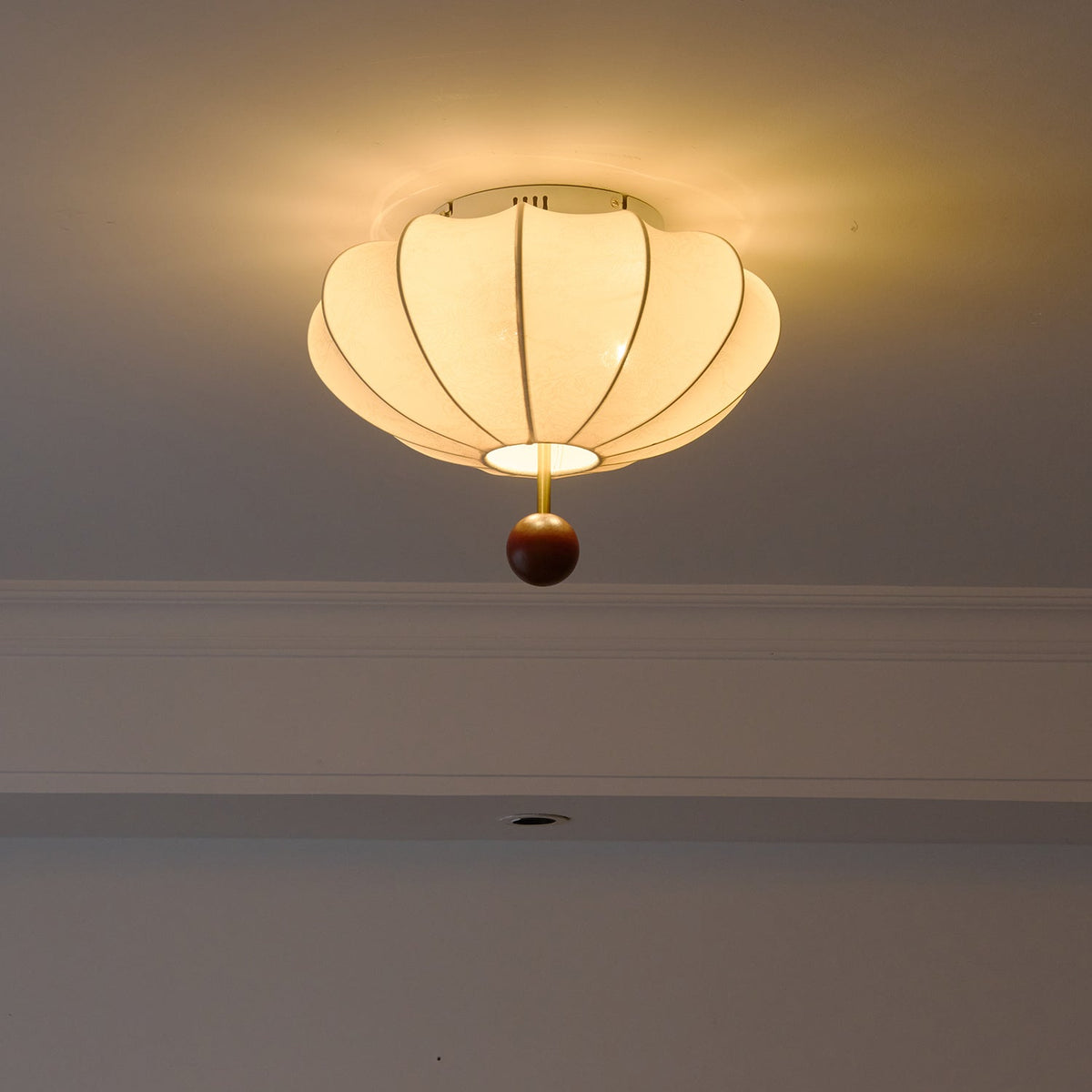 Rinelora lámpara de techo de madera y tejido con forma de farol