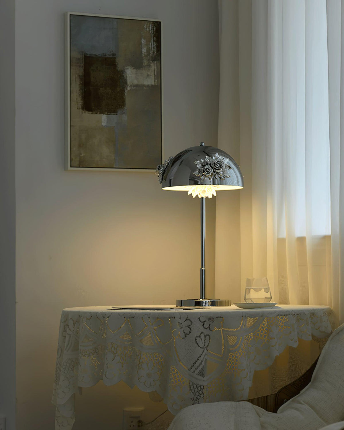 Uvaris lámpara de mesa con detalles románticos en cristal