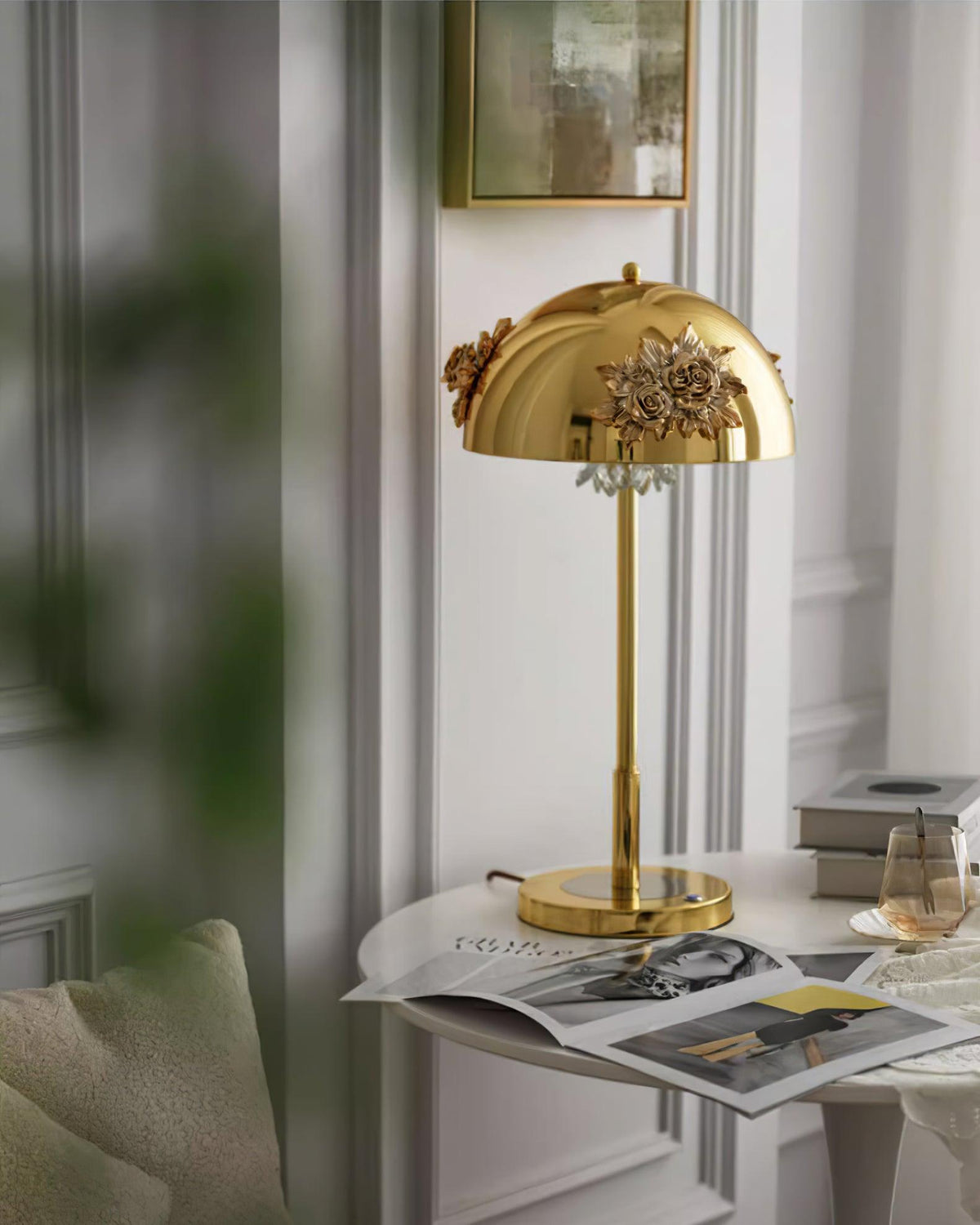 Uvaris lámpara de mesa con detalles románticos en cristal