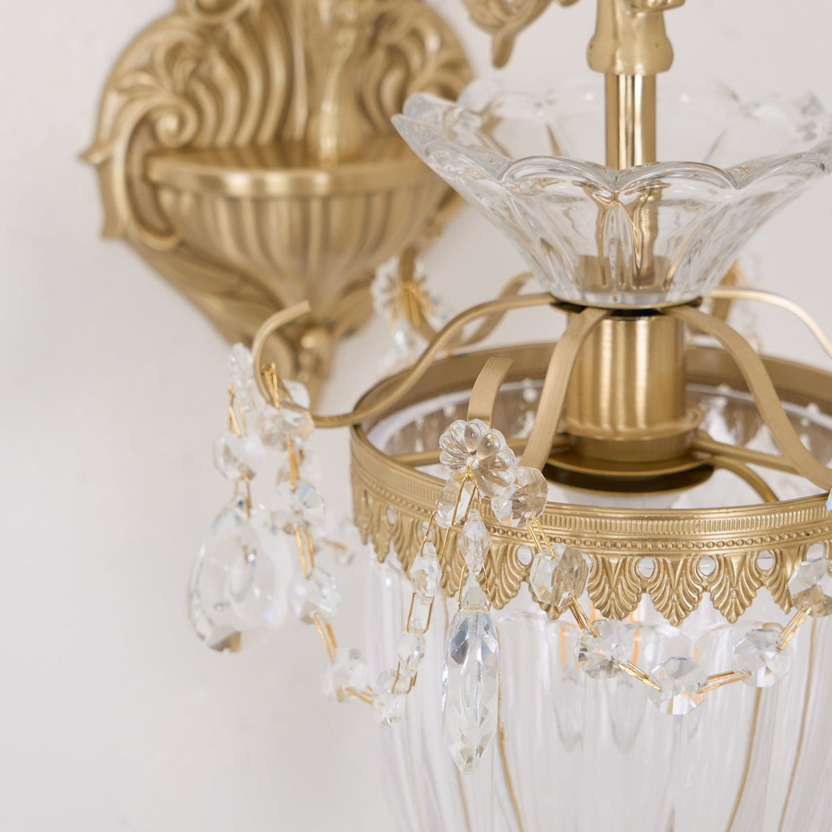 Vireon aplique de pared doble dorado moderno