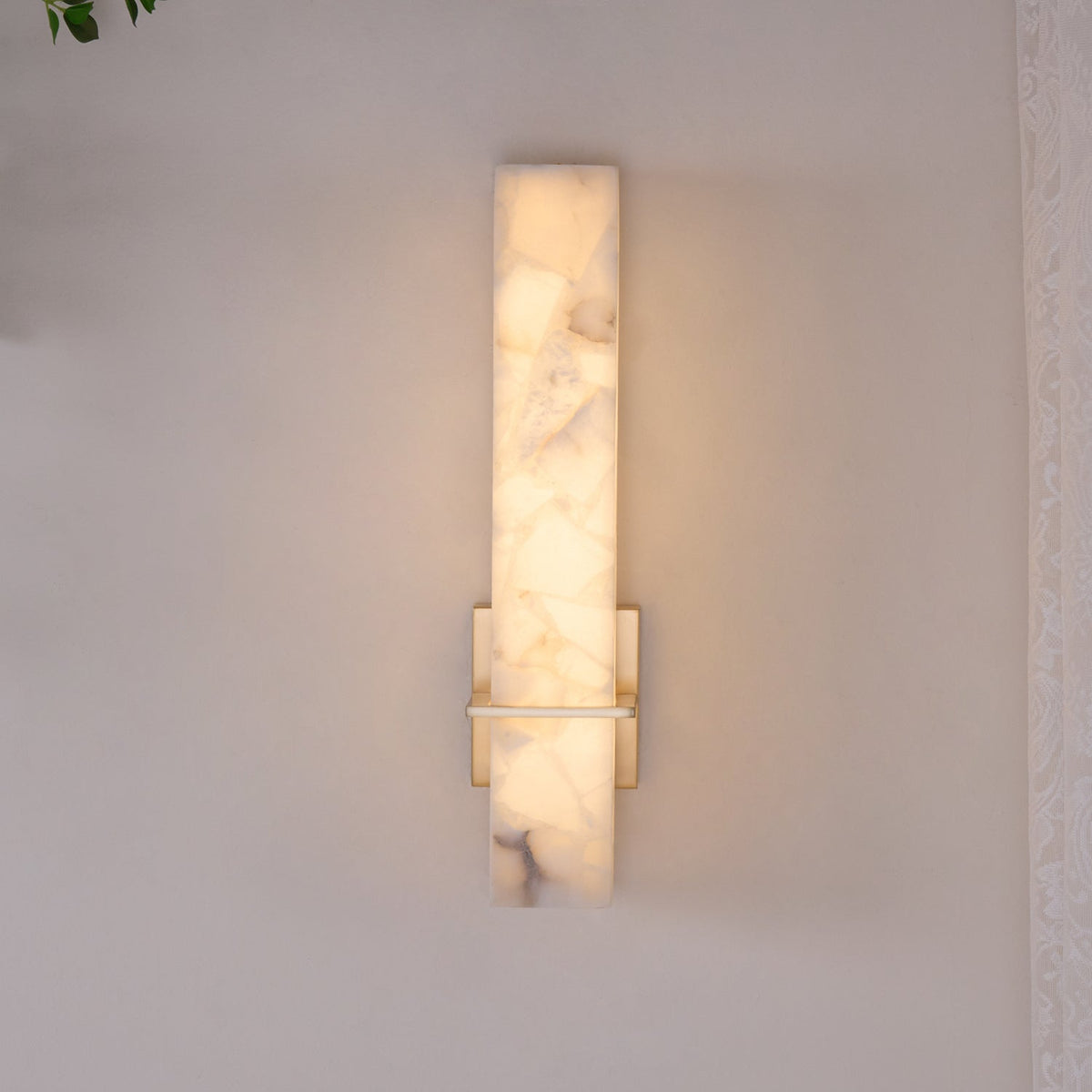 Eiriaya aplique de pared blanco alabastro latón moderno cuboide