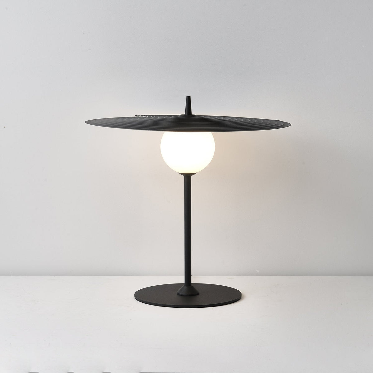 Cevenir lámpara de mesa Kinetic PE Rotomoulding
