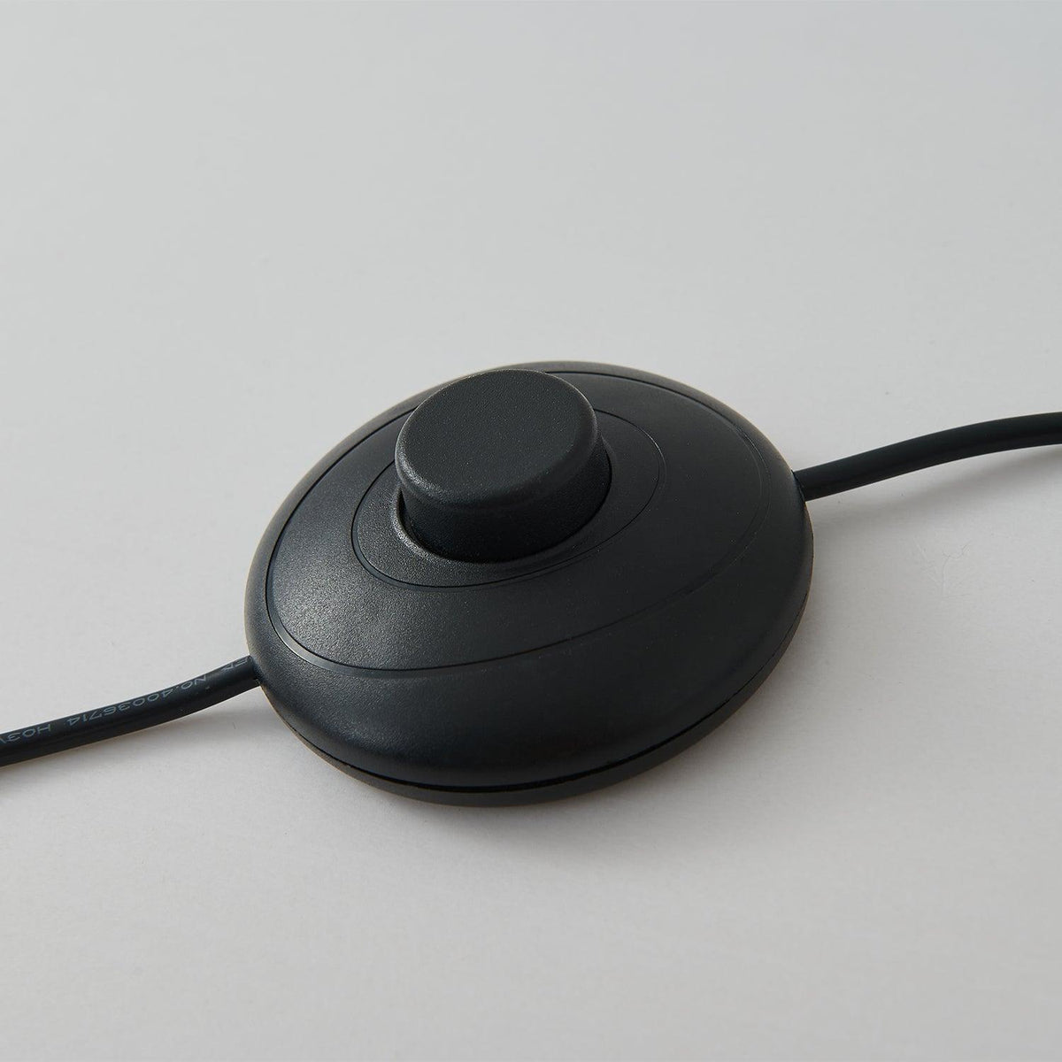 Seleina lámpara de pie minimalista