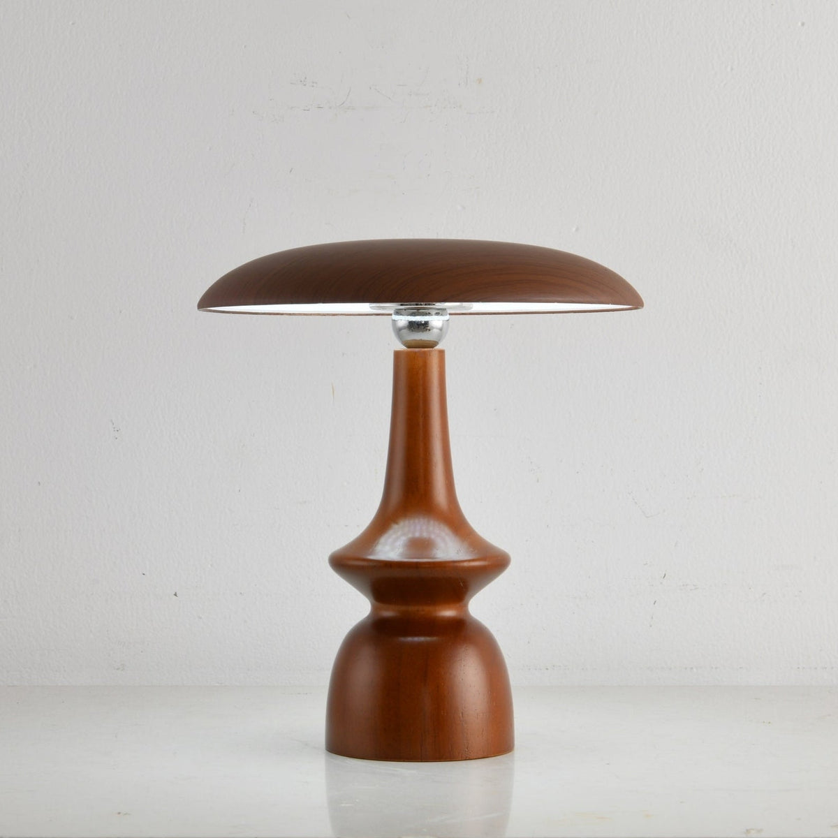 Orbis lámpara de mesa vintage de madera