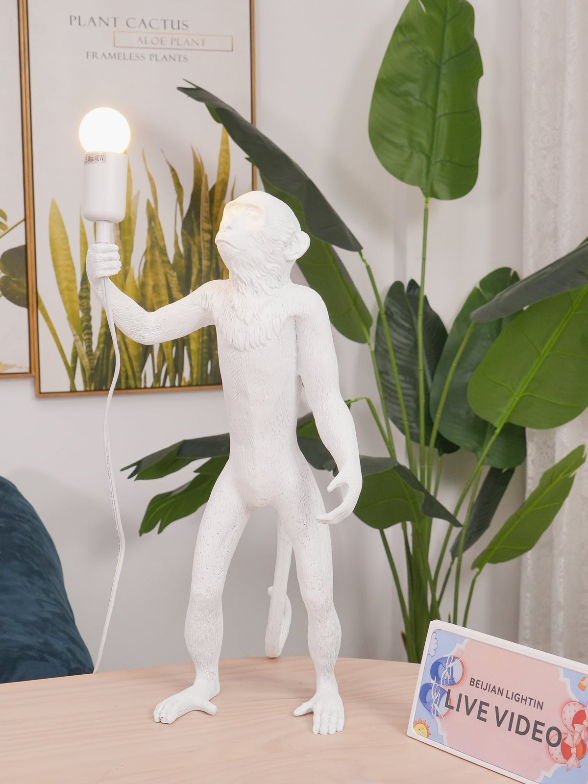 Nirielia lámpara de mesa de resina caprichosa