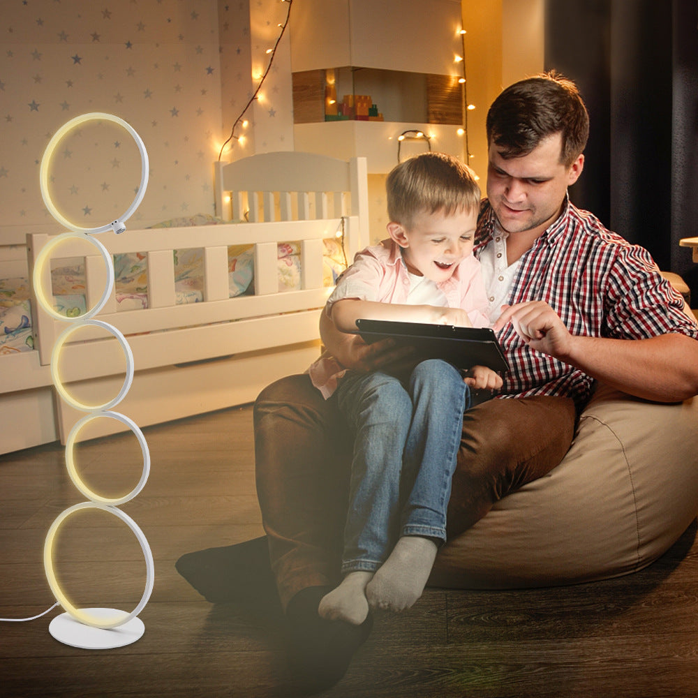 Mira Moderna Geométrico Metal/Silicio LED Lámpara de Pie Negra/Blanca