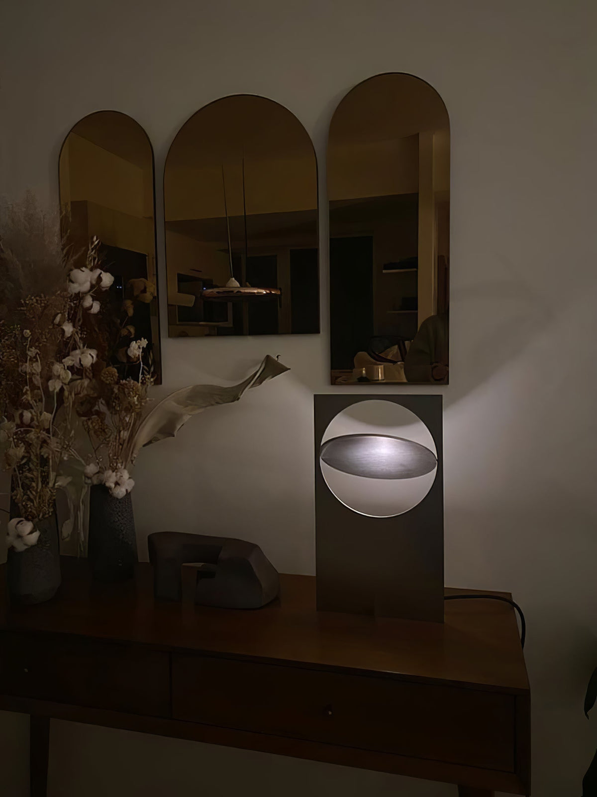 Terieriella lámpara de mesa con disco giratorio