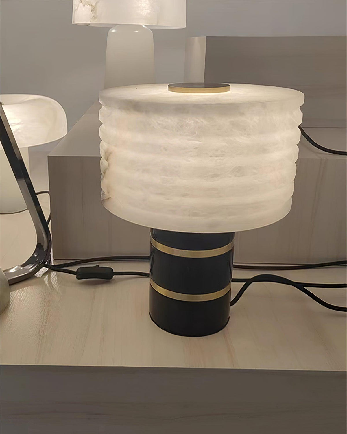 Elmarir lámpara de mesa Ribbed alabastro