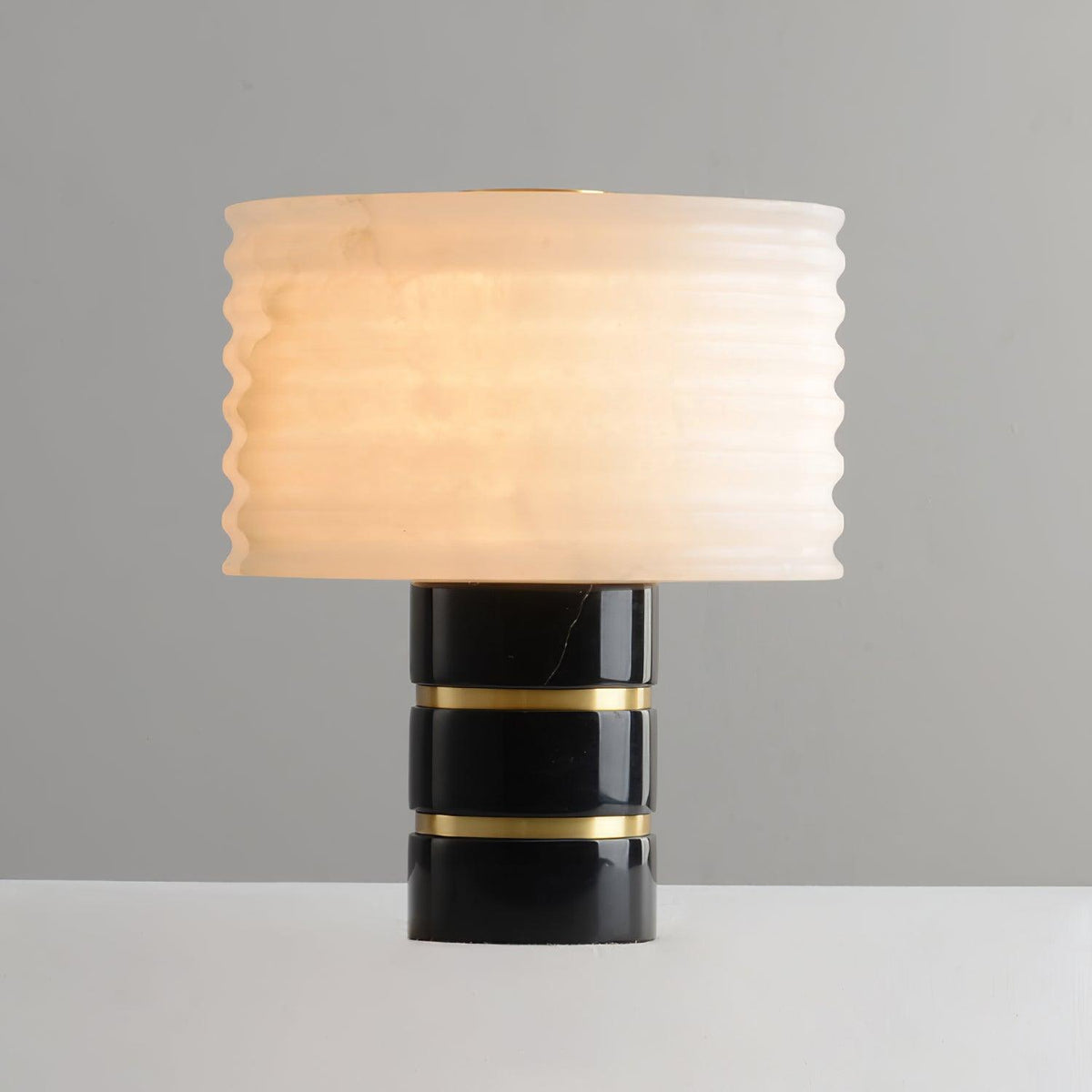 Elmarir lámpara de mesa Ribbed alabastro