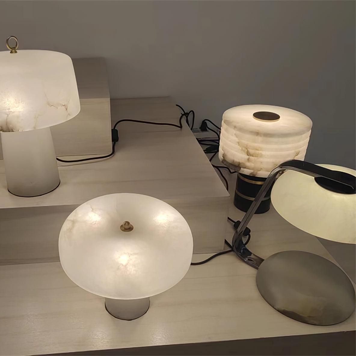 Elmarir lámpara de mesa Ribbed alabastro