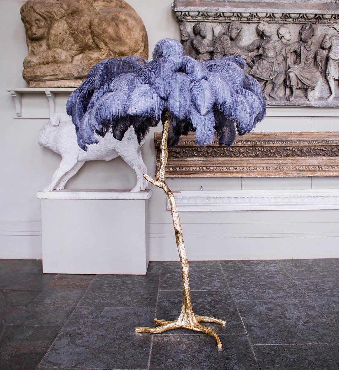 Selis lámpara de pie con pluma y latón
