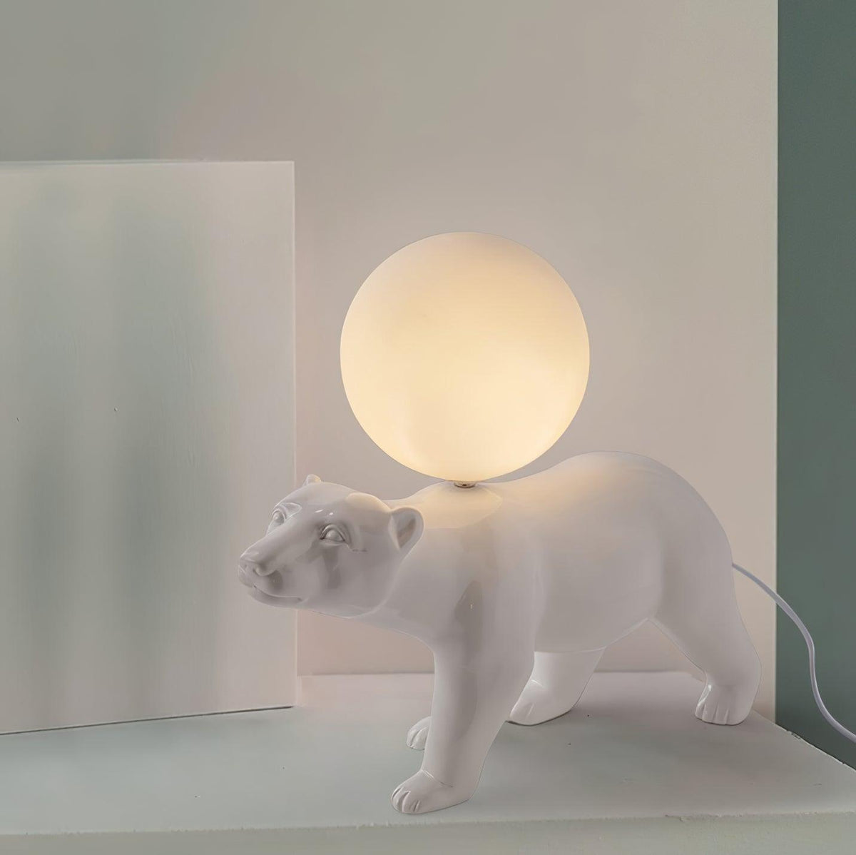 Bellano lámpara de mesa Whimsical de resina