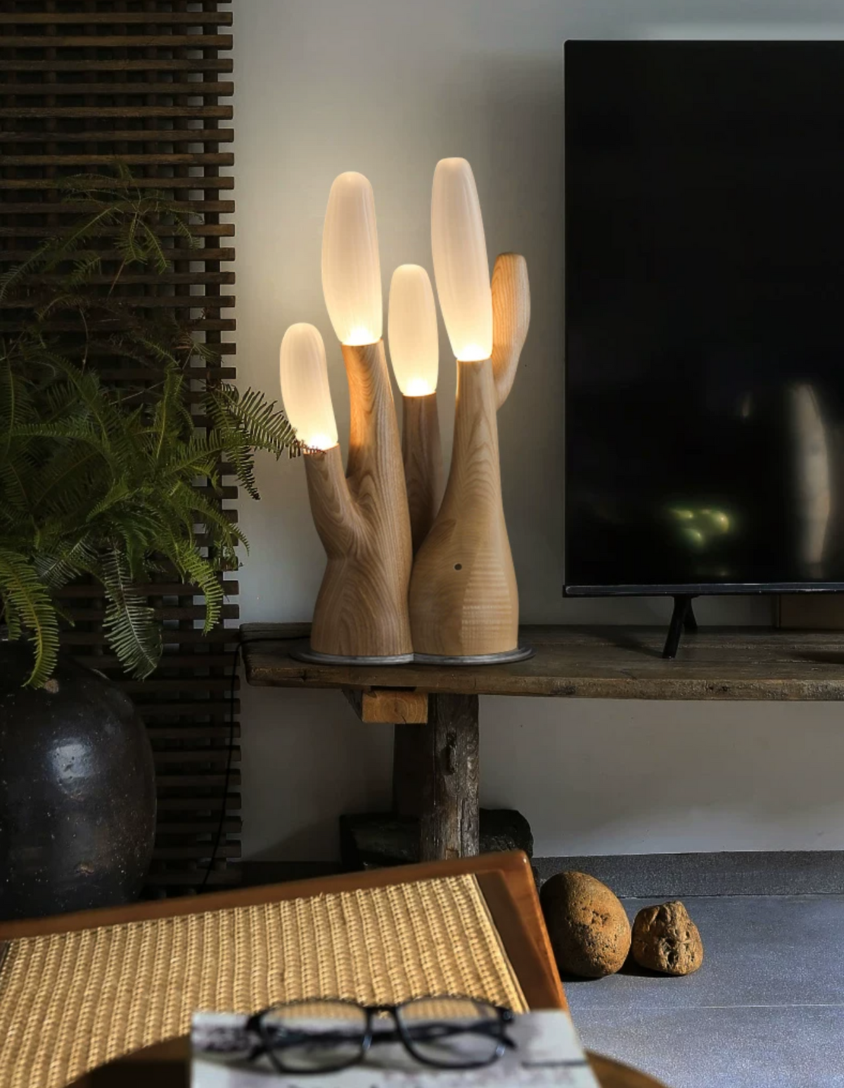 Lámpara de mesa de madera Rosedencombe