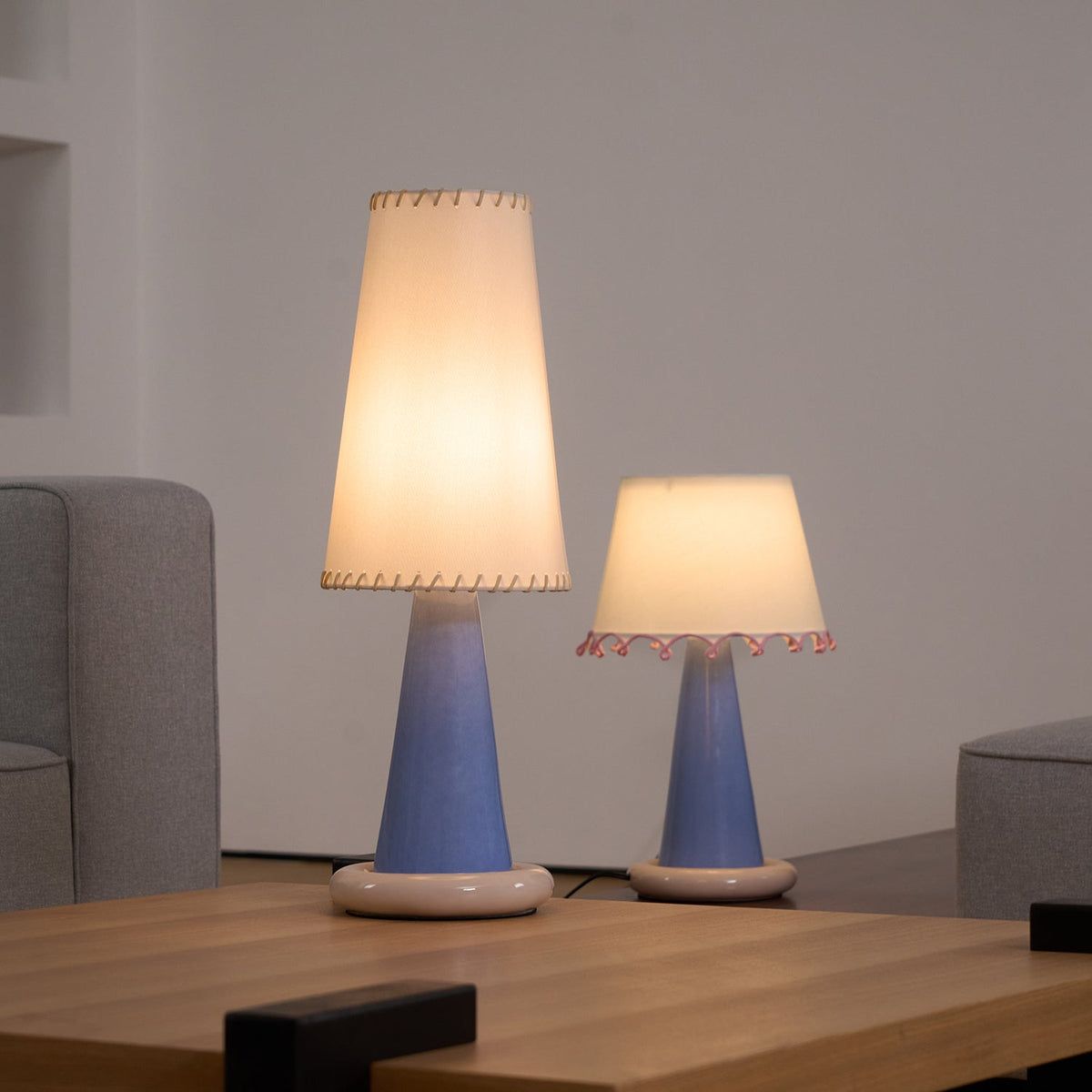 Rhett lámpara de mesa moderna de cerámica